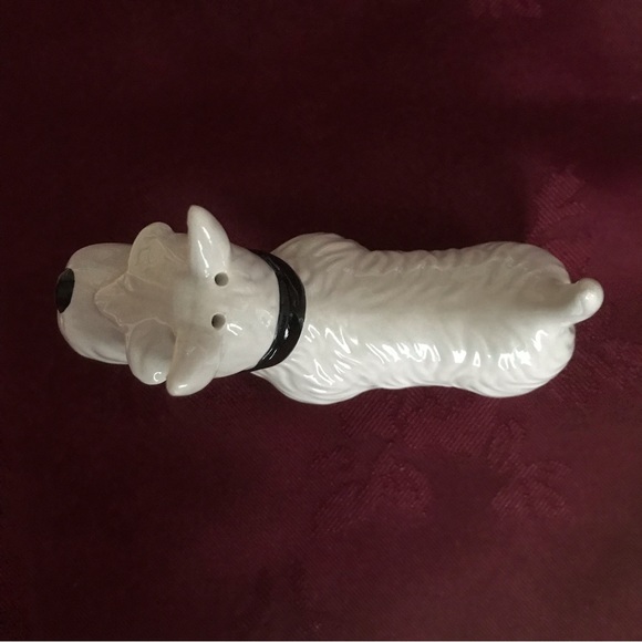 Scottie dogs Kissing dog salt and pepper shakers Black and white - Picture 4 of 10